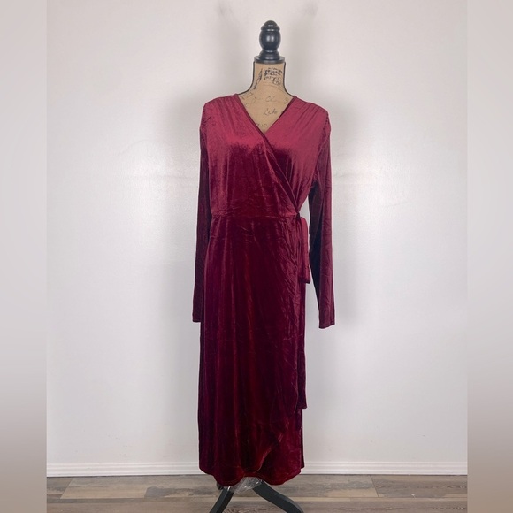 Zomva Wrap Velvet Maxi Dress Plus Size XL Color Burgundy Long Sleeve NWT - Picture 1 of 9